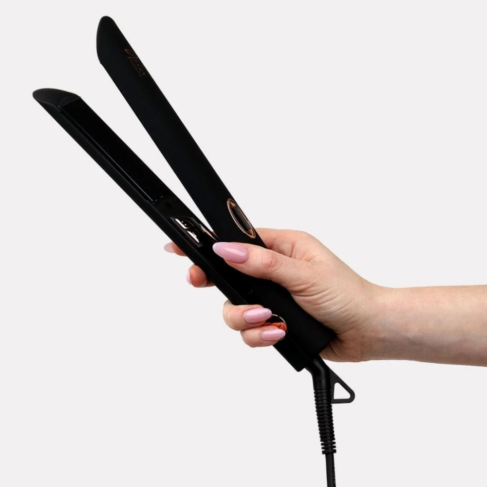 ARIA Black 1" Ultra-Sleek Digital Flat Iron